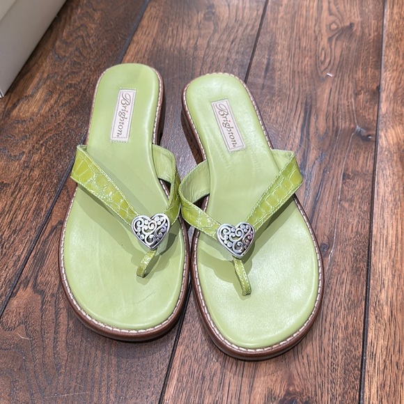 Brighton Lime Green Flip Flops with Silver Heart 8.5M - Picture 1 of 4